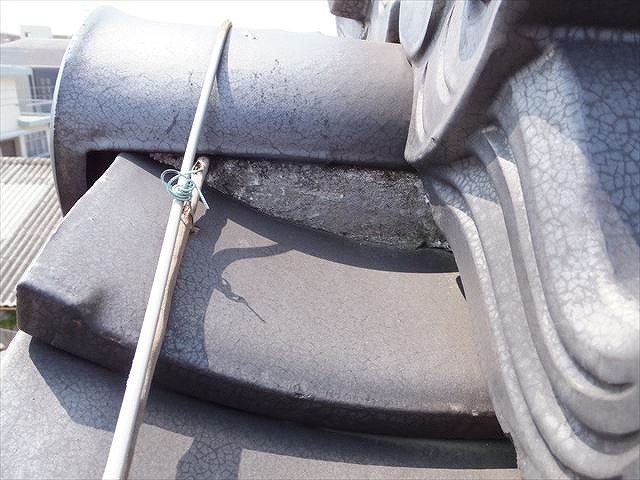 巴瓦に詰められた漆喰